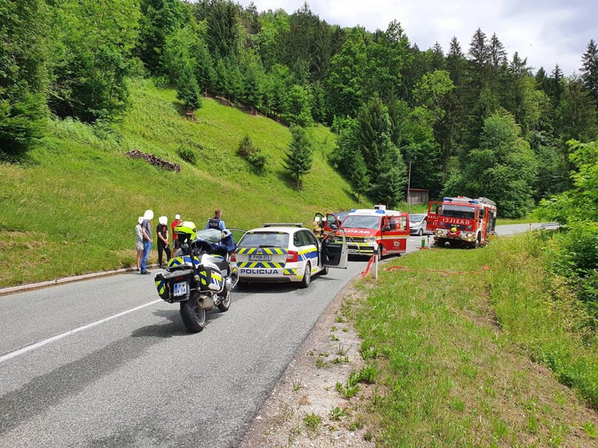 NESREČA S TRAGIČNIM KONCEM Motorist na kraju podlegel poškodbam FOTO