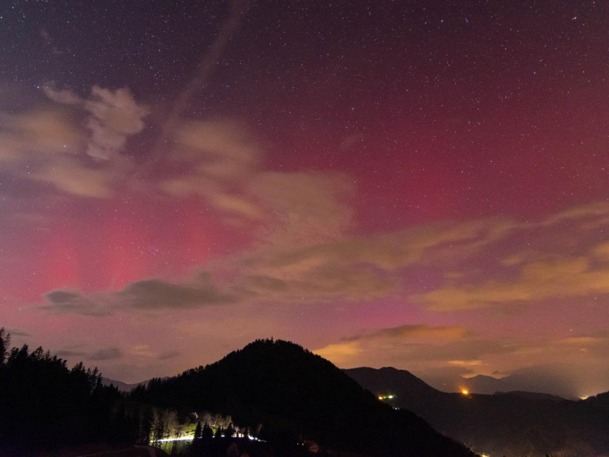 VELIČASTNO, DIH JEMAJOČE Severni sij nad Slovenijo (FOTO)